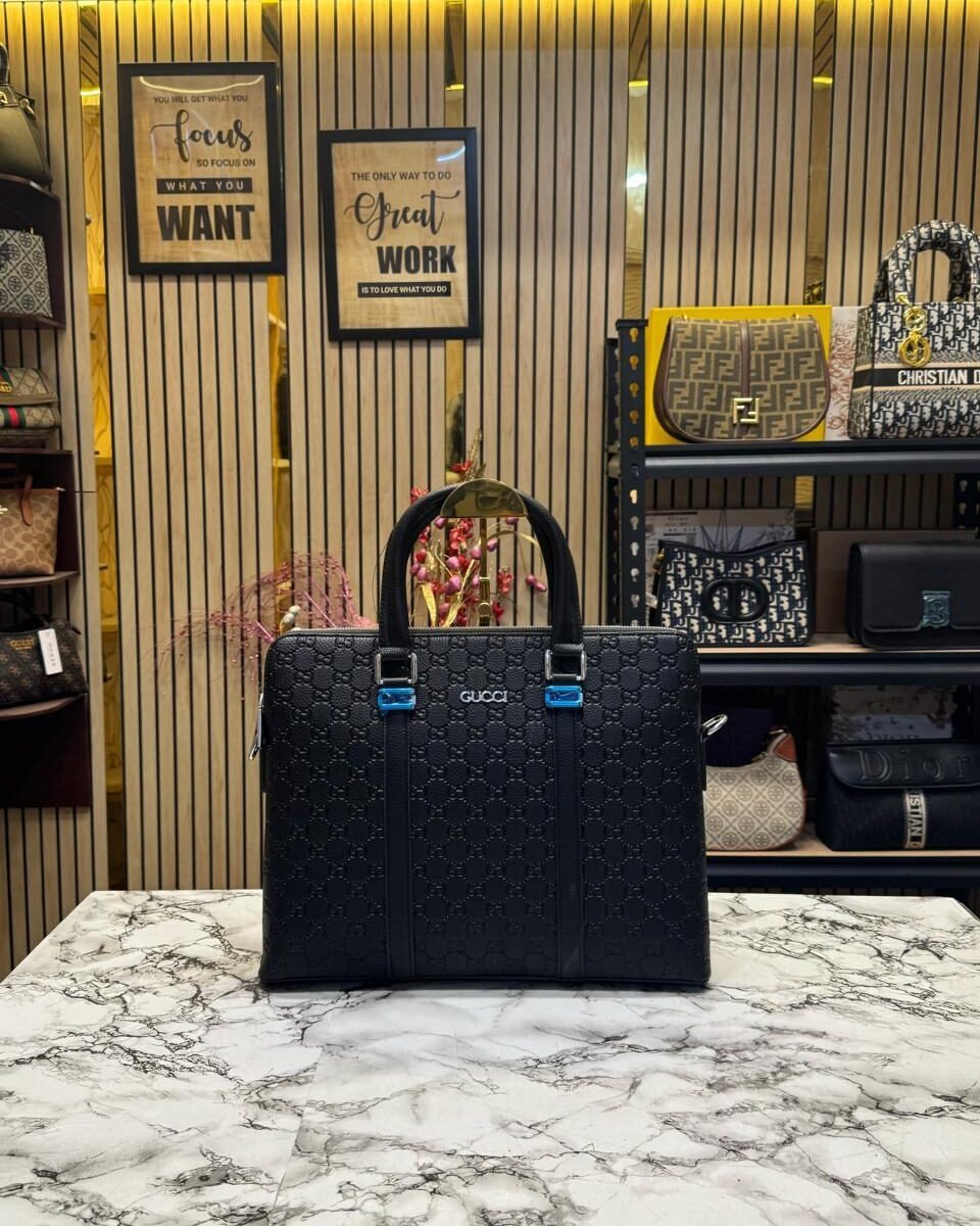 GUCCI GG EMBOSSED LAPTOP BAG (BLACK)