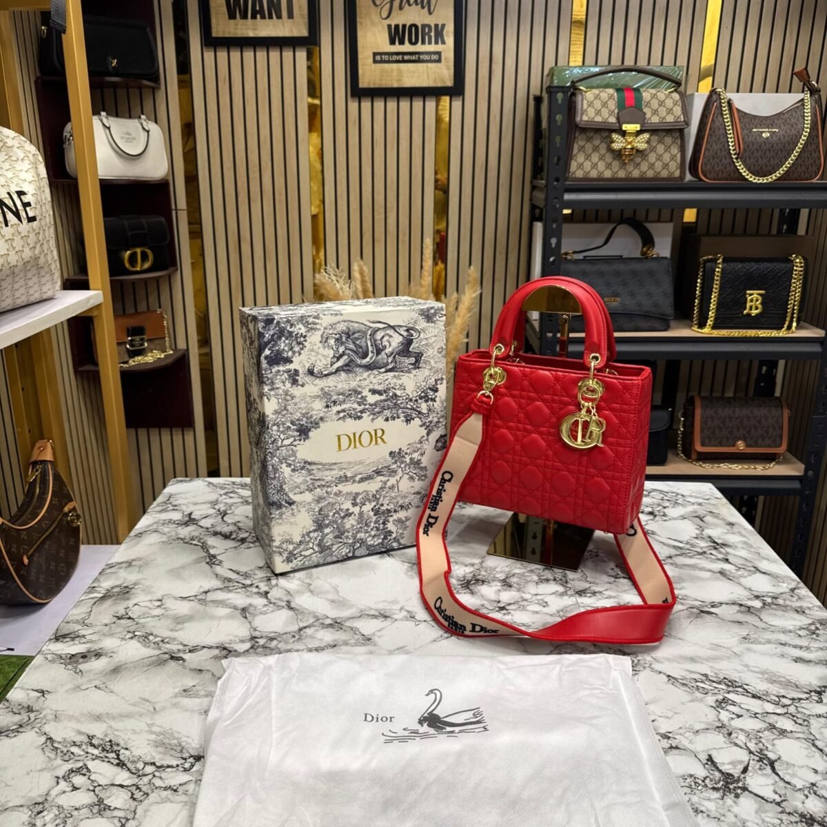 CHRISTIAN DIOR LADY PREMIUM QUALITY WITH ORIGNAL BOX AND CARRY BAG