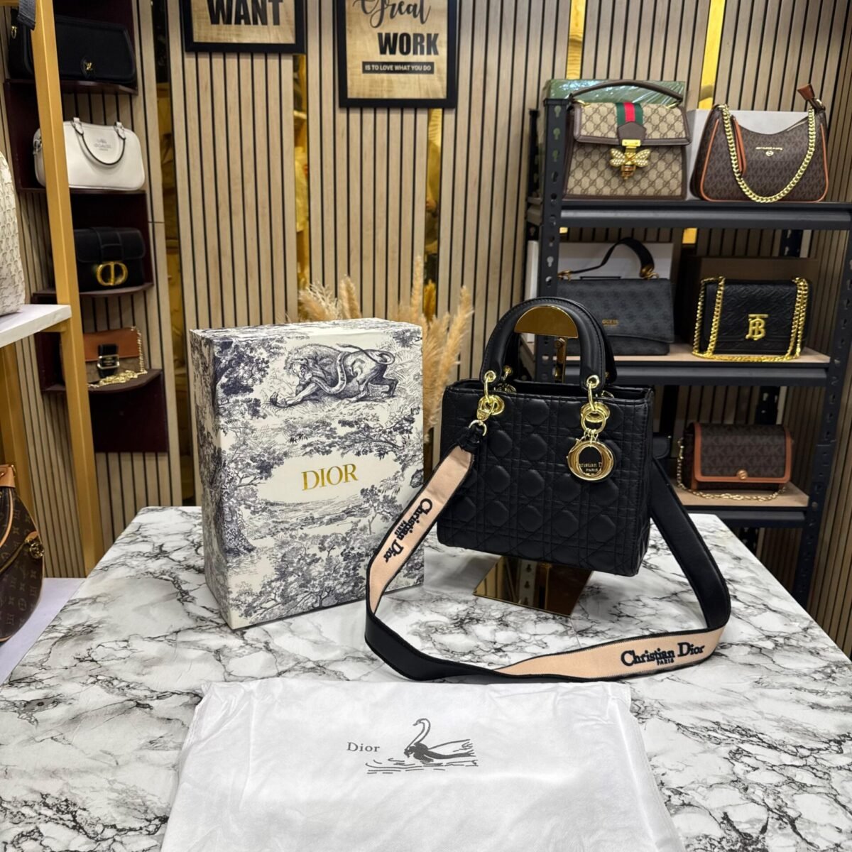 CHRISTIAN DIOR LADY PREMIUM QUALITY WITH ORIGNAL BOX AND CARRY BAG