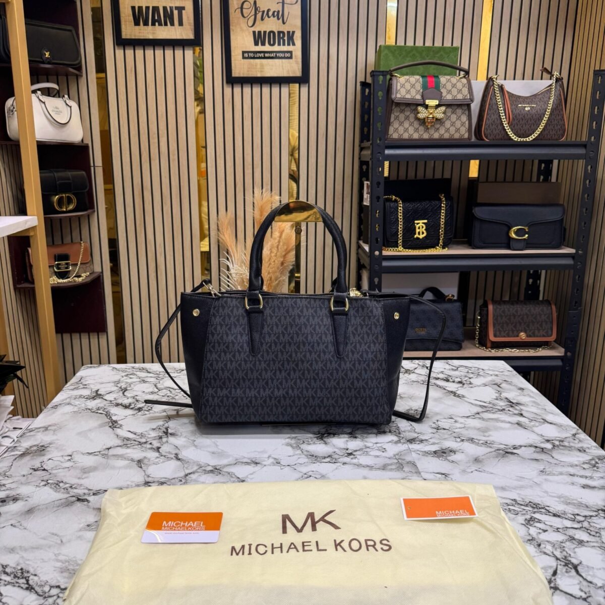MICHAEL KORS PREMIUM HAND BAG WITH DUST BAG PACKING