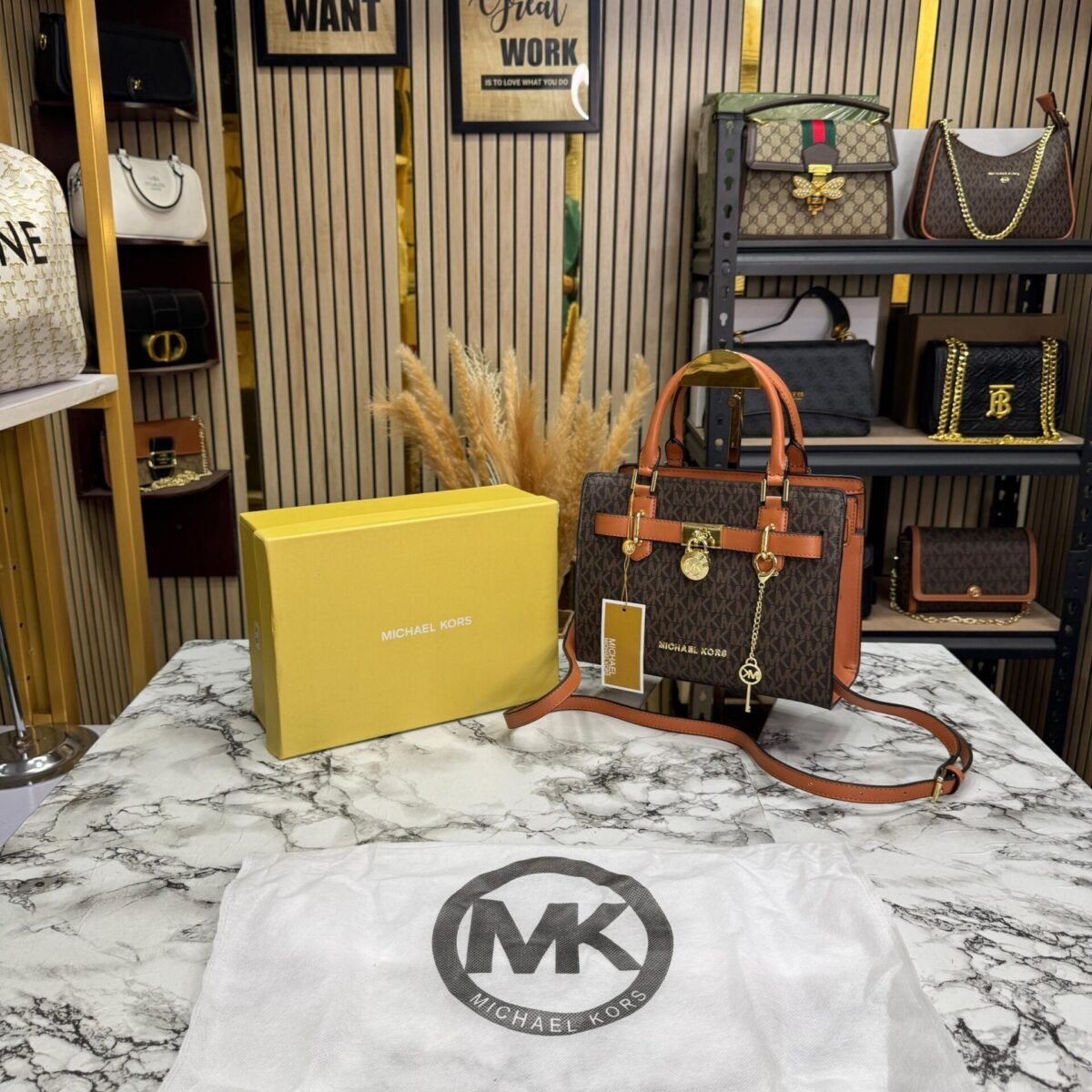 MICHAEL KORS HAMILTON HANDBAG WITH ORIGNAL BOX AND CARRY BAG