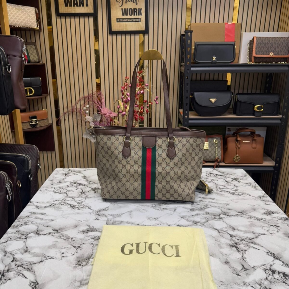 GUCCI GG SUPREME TOTE BAG WITH DUST BAG PACKING